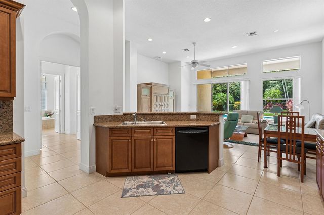 8102 Valhalla Drive, Delray Beach, FL 33446