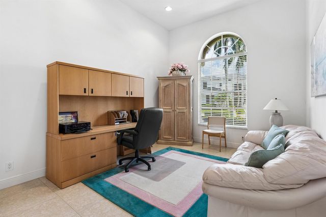 8102 Valhalla Drive, Delray Beach, FL 33446