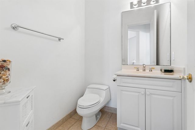 8102 Valhalla Drive, Delray Beach, FL 33446