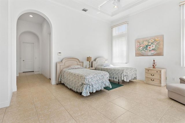 8102 Valhalla Drive, Delray Beach, FL 33446