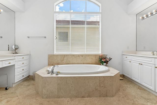 8102 Valhalla Drive, Delray Beach, FL 33446