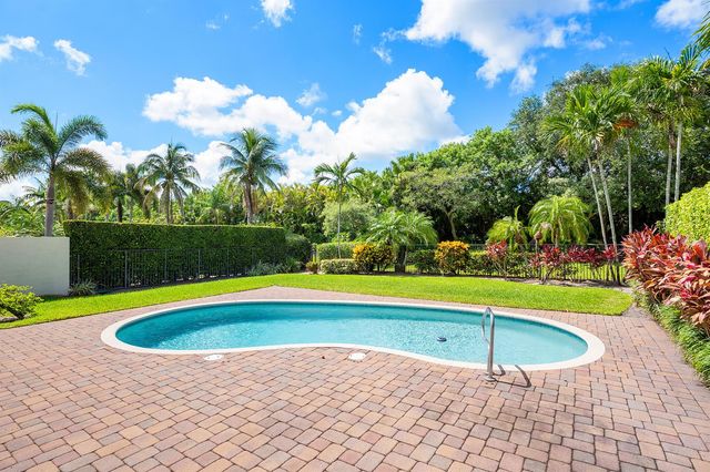 8102 Valhalla Drive, Delray Beach, FL 33446