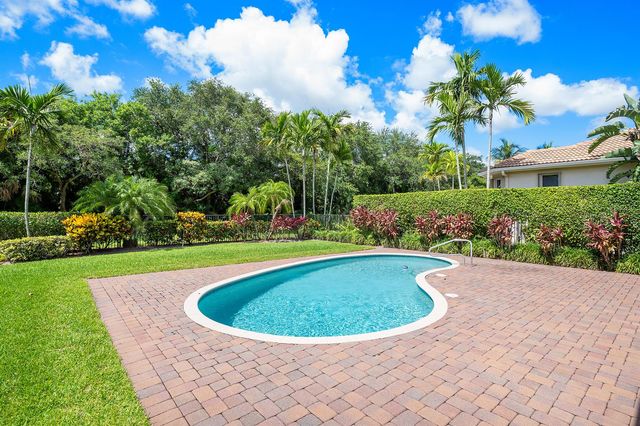 8102 Valhalla Drive, Delray Beach, FL 33446