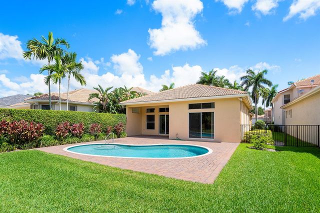 8102 Valhalla Drive, Delray Beach, FL 33446