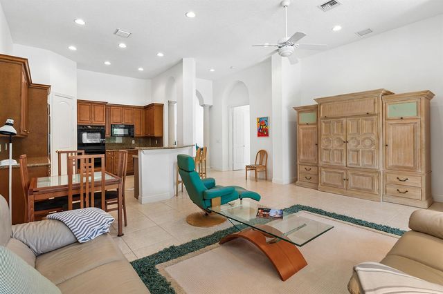8102 Valhalla Drive, Delray Beach, FL 33446