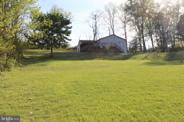 43 S GRIMS MILL RD, Boyertown, PA 19512