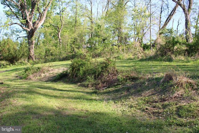 43 S GRIMS MILL RD, Boyertown, PA 19512