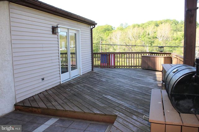 43 S GRIMS MILL RD, Boyertown, PA 19512