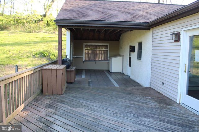 43 S GRIMS MILL RD, Boyertown, PA 19512