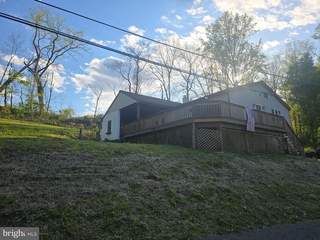 43 S GRIMS MILL RD, Boyertown, PA 19512