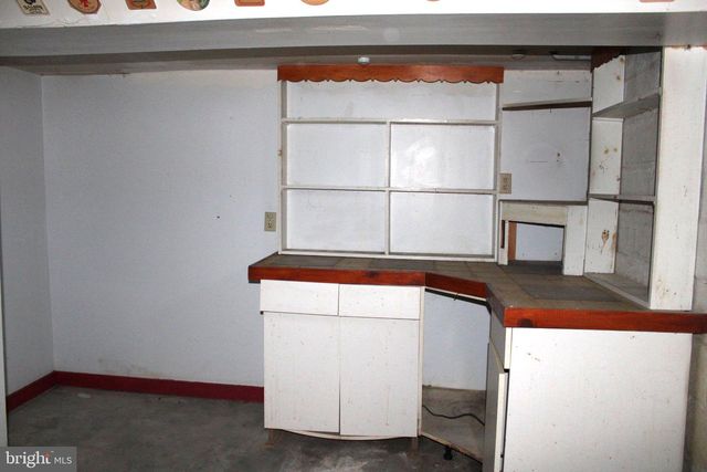43 S GRIMS MILL RD, Boyertown, PA 19512