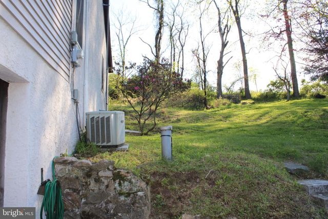 43 S GRIMS MILL RD, Boyertown, PA 19512