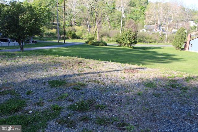 43 S GRIMS MILL RD, Boyertown, PA 19512