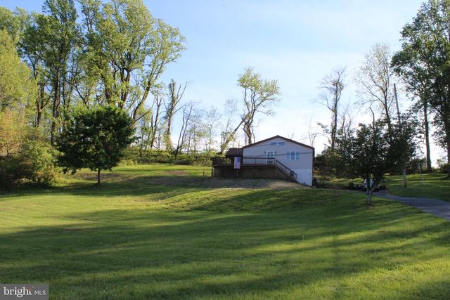 43 S GRIMS MILL RD, Boyertown, PA 19512