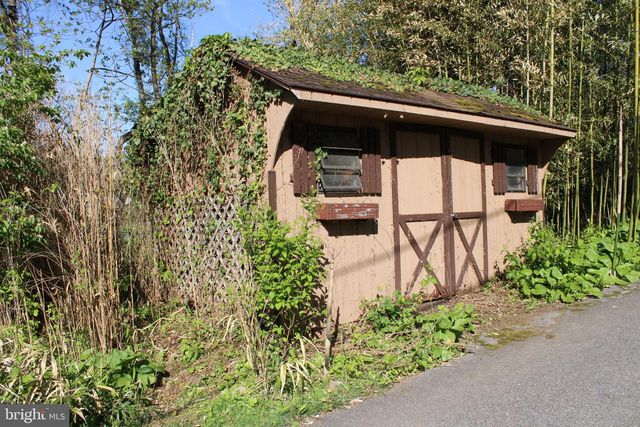 43 S GRIMS MILL RD, Boyertown, PA 19512