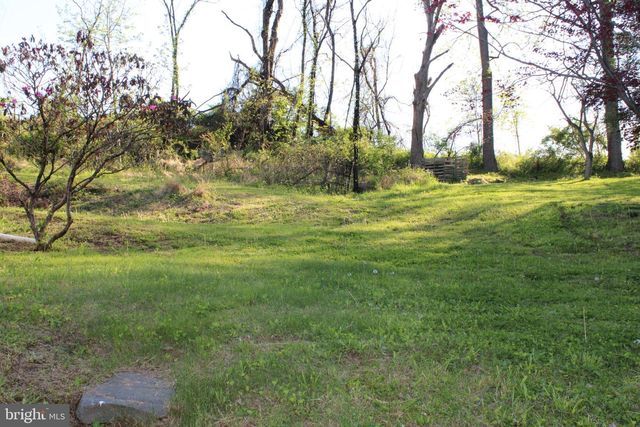 43 S GRIMS MILL RD, Boyertown, PA 19512