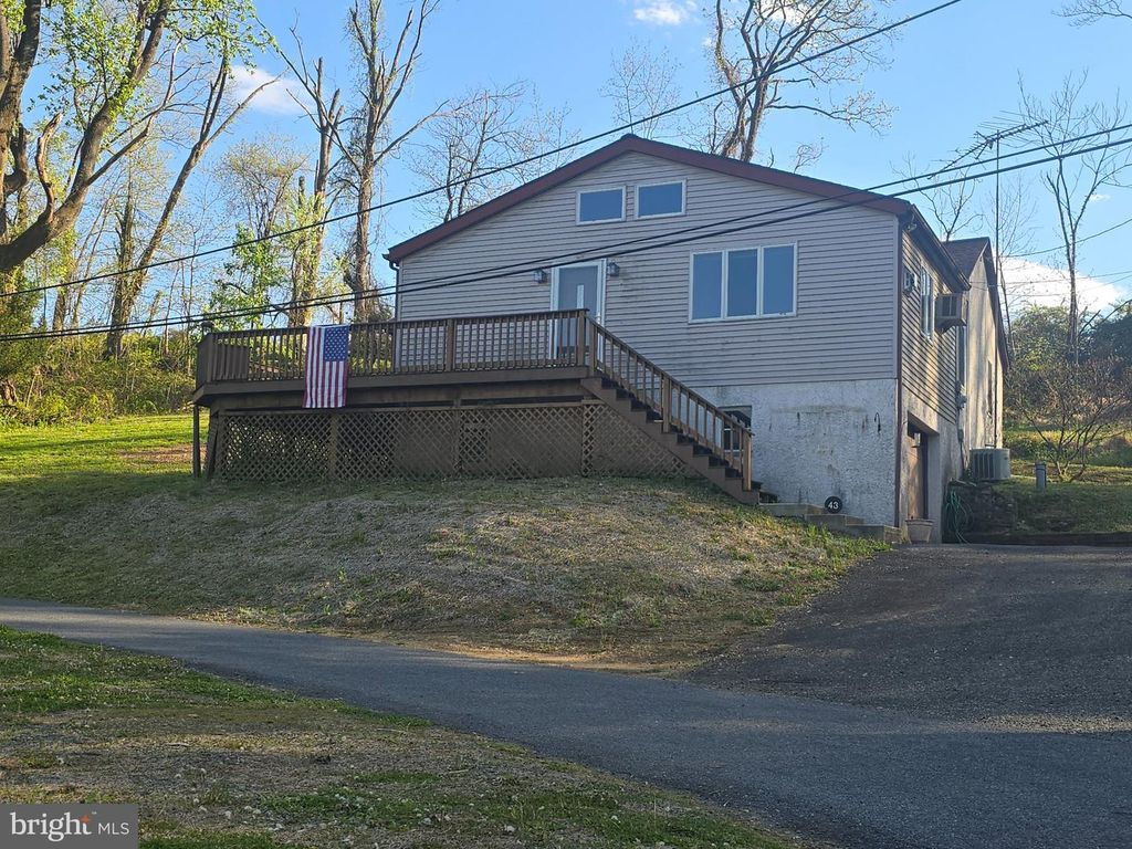 43 S GRIMS MILL RD, Boyertown, PA 19512