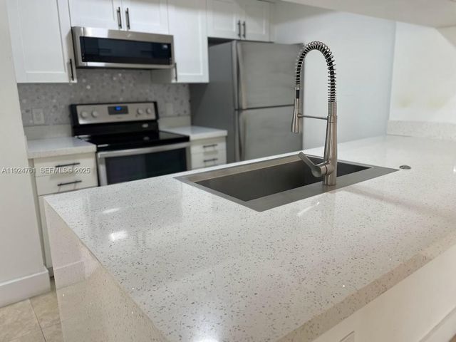 410 S Park Rd 207, Hollywood, FL 33021