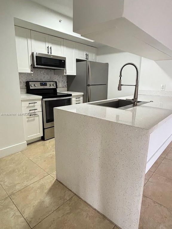 410 S Park Rd 207, Hollywood, FL 33021