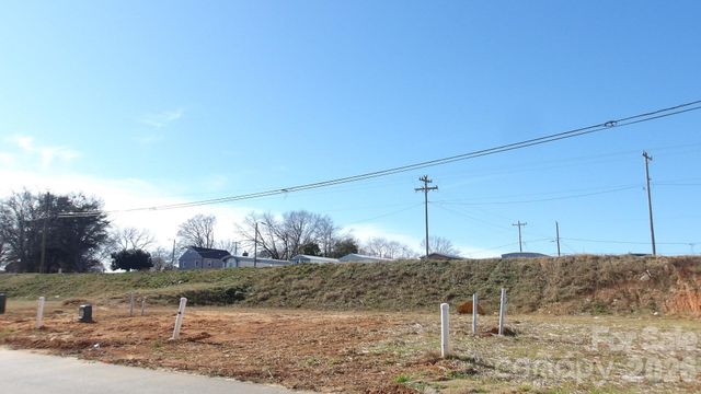 1968 W Davidson Avenue, Gastonia, NC 28052