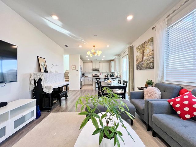 10408 Cello Way, Elk Grove, CA 95757