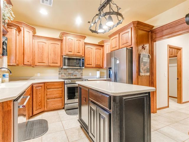 1927 Hackney Court, Blanchard, OK 73010