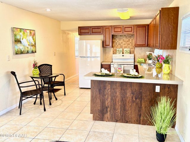 5216 Pineland Avenue, Port Orange, FL 32127