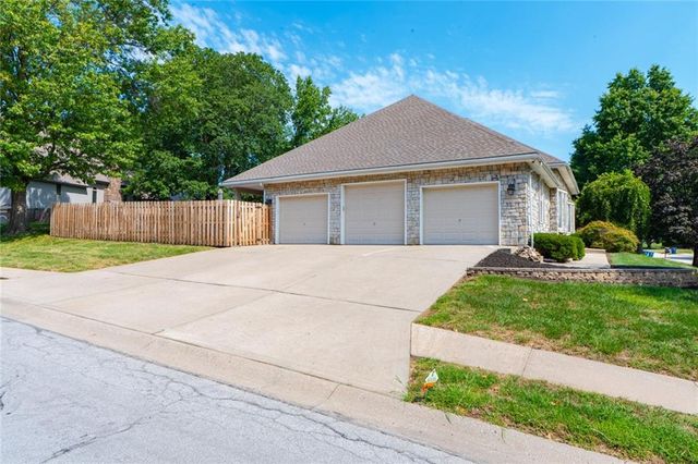 7000 N Agnes Street, Gladstone, MO 64119