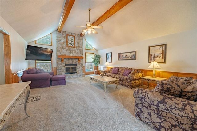 7000 N Agnes Street, Gladstone, MO 64119