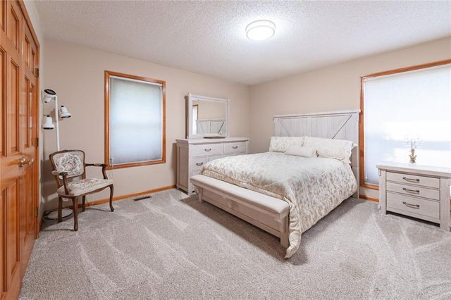 7000 N Agnes Street, Gladstone, MO 64119
