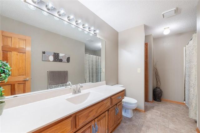 7000 N Agnes Street, Gladstone, MO 64119