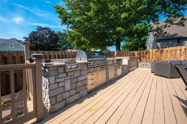 7000 N Agnes Street, Gladstone, MO 64119