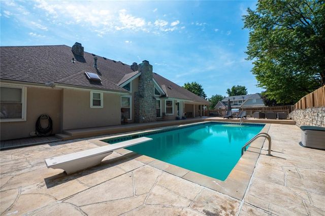 7000 N Agnes Street, Gladstone, MO 64119