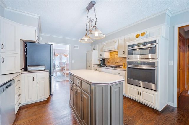 7000 N Agnes Street, Gladstone, MO 64119