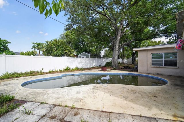 5603 S LYNWOOD AVENUE, Tampa, FL 33611