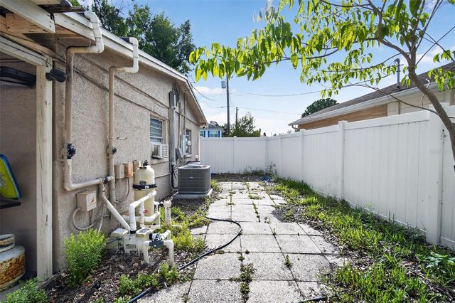 5603 S LYNWOOD AVENUE, Tampa, FL 33611