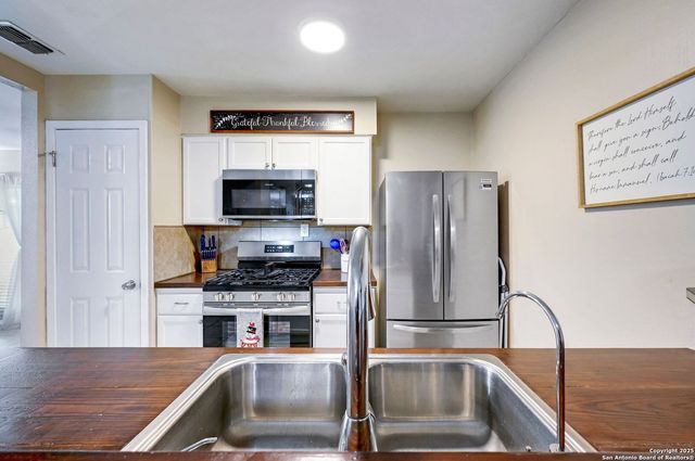 117 Lost Forest, Live Oak, TX 78233