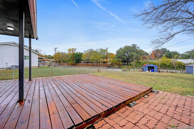 117 Lost Forest, Live Oak, TX 78233