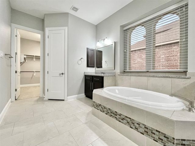 3809 Mineral DR, Leander, TX 78641