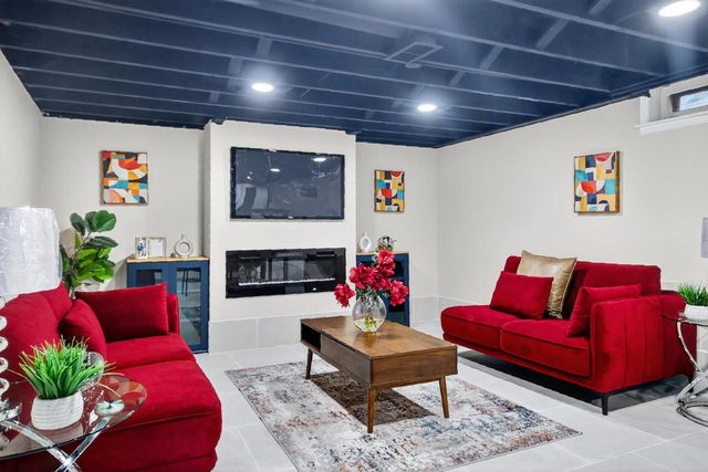 5534 W Auer AVENUE, Milwaukee, WI 53216