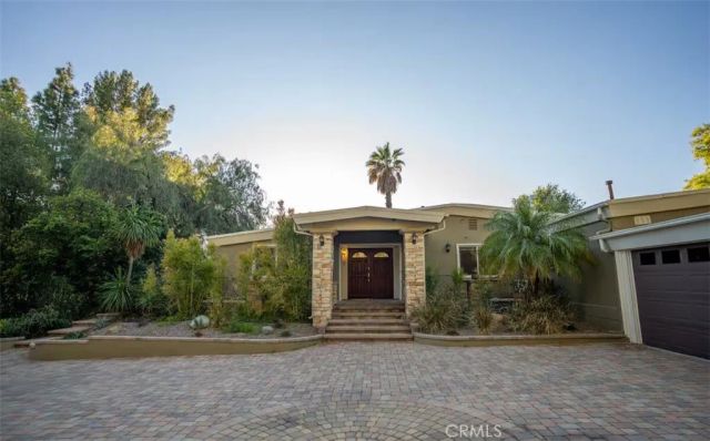 24361 Mulholland Highway, Calabasas, CA 91302