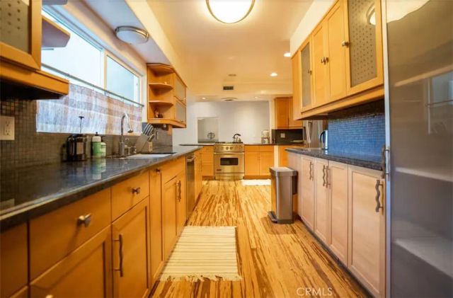 24361 Mulholland Highway, Calabasas, CA 91302