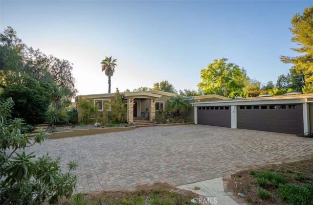 24361 Mulholland Highway, Calabasas, CA 91302