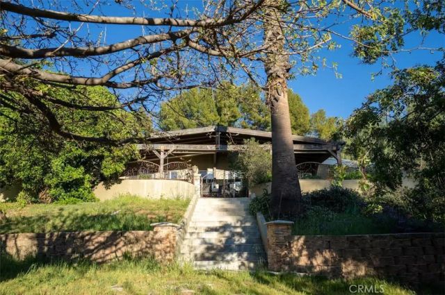 24361 Mulholland Highway, Calabasas, CA 91302