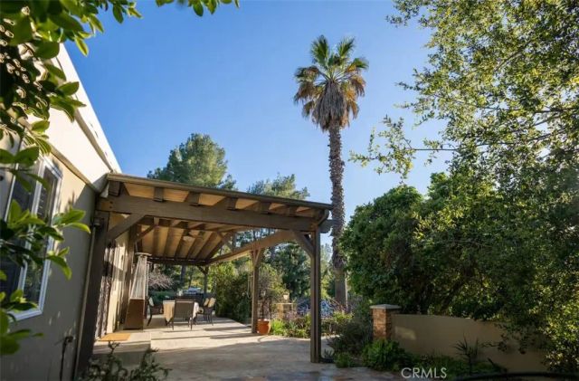 24361 Mulholland Highway, Calabasas, CA 91302