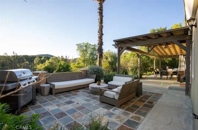 24361 Mulholland Highway, Calabasas, CA 91302