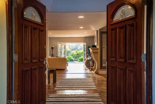 24361 Mulholland Highway, Calabasas, CA 91302