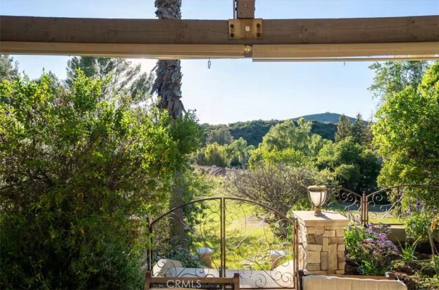 24361 Mulholland Highway, Calabasas, CA 91302