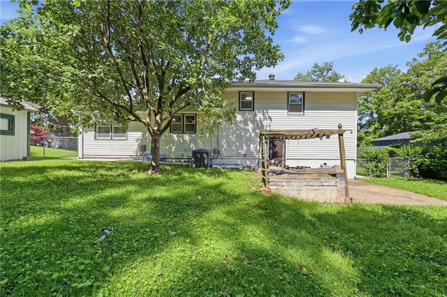 5051 N Euclid Avenue, Kansas City, MO 64118
