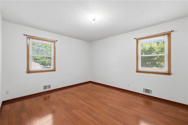 5051 N Euclid Avenue, Kansas City, MO 64118